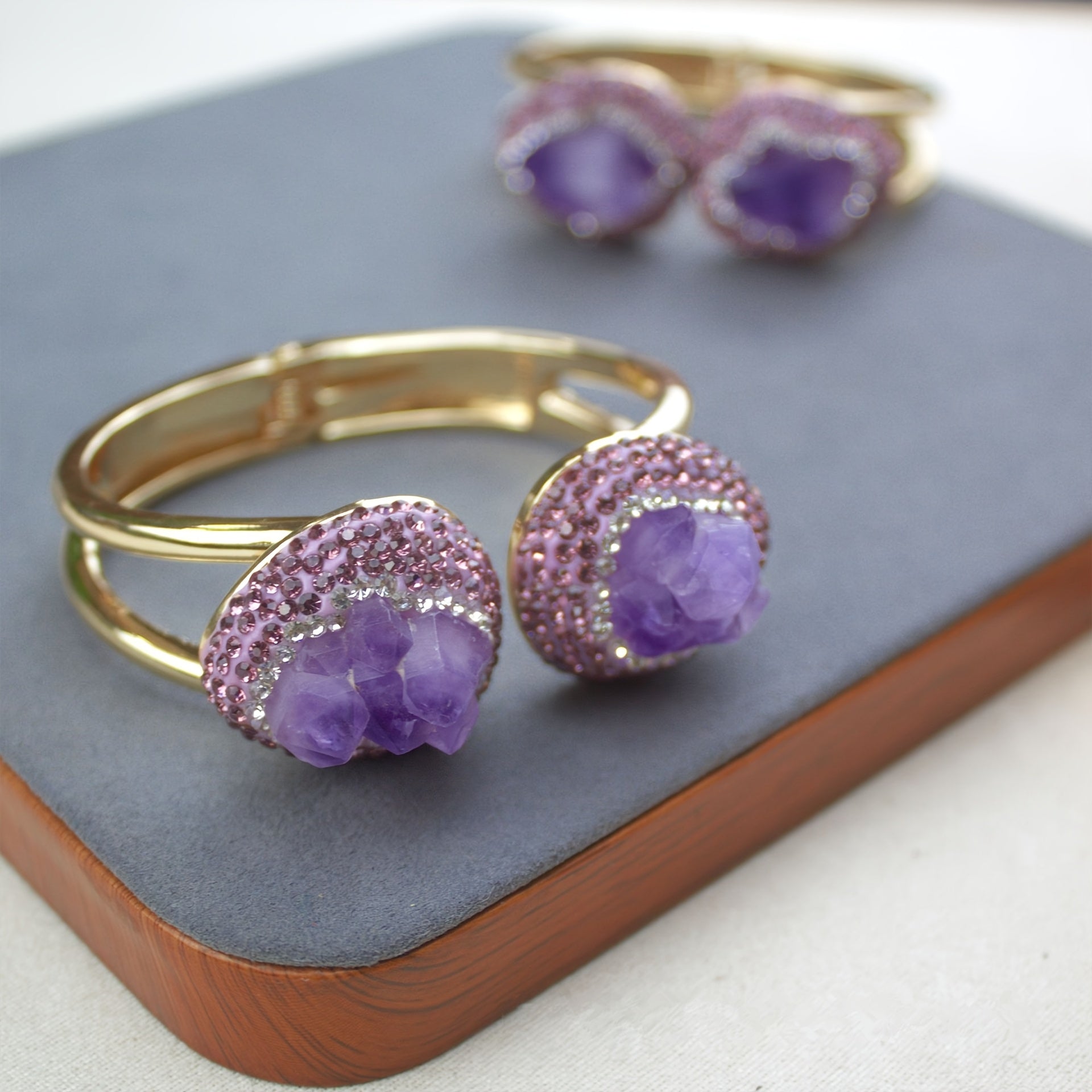 Bracelet en améthyste naturel pour femme - Bijou bohème vintage avec pierre brute violette-rose, élégant bracelet pour tous les jours et les soirées, bijou en pierre naturelle durable pour femme, accessoire de vacances, forme irrégulière, accessoire de ha