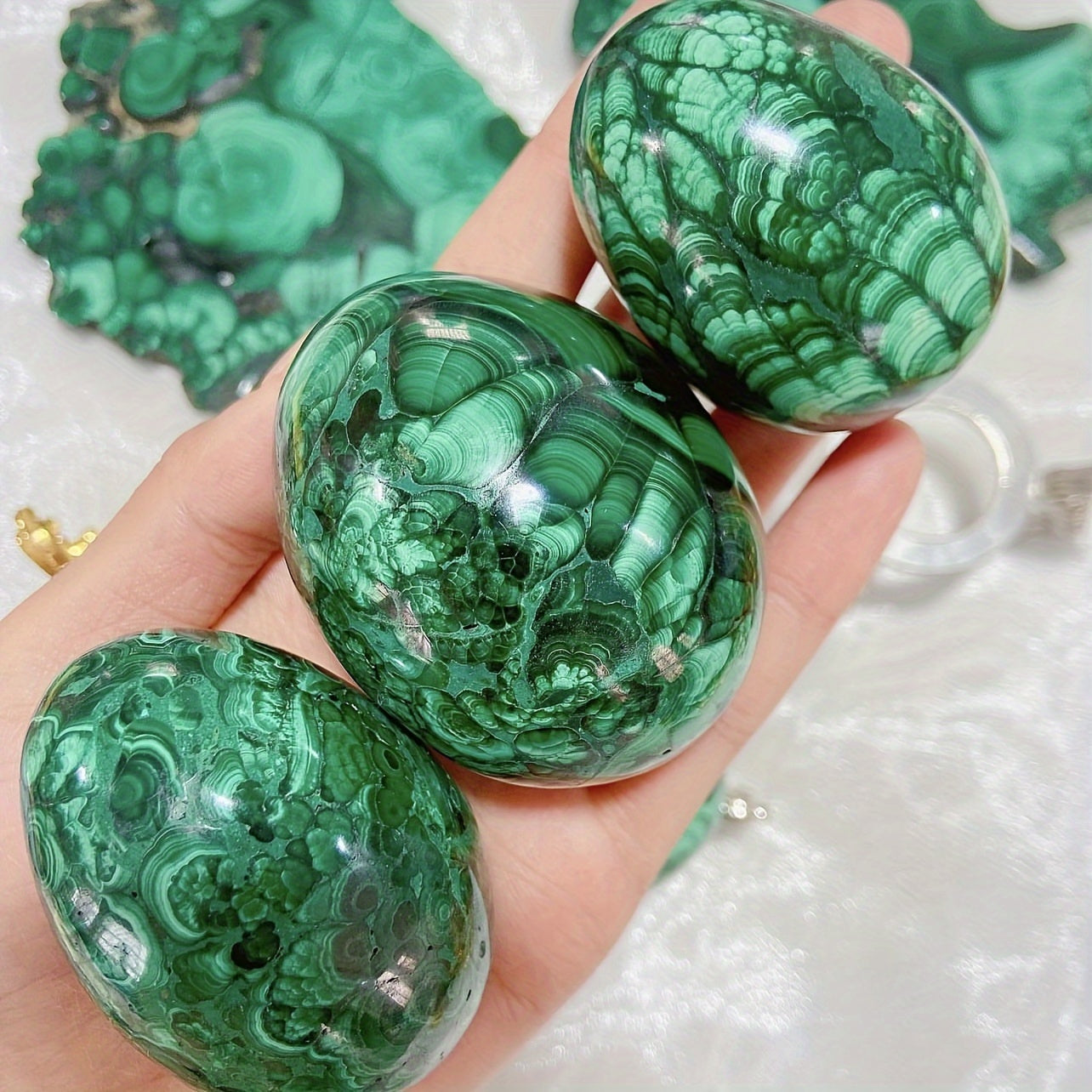 1pc Œuf de Malachite Vert - Beauté pour la Décoration Intérieure - Cadeau Festif Accrocheur, Accent Unique et Artisanal