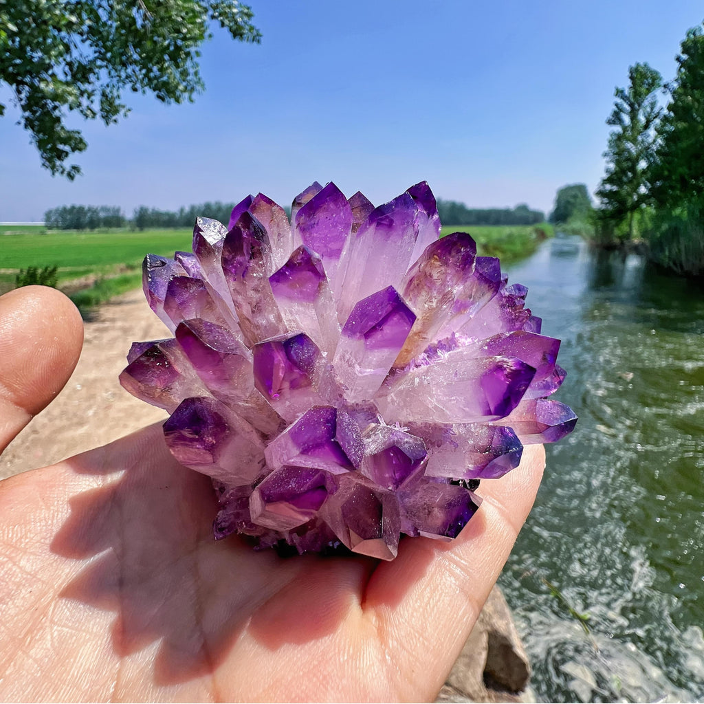 Grappes d'Améthyste Naturelle - Formations de Cristaux de Violet Foncé à Violet Lavande, Décoration Élégante pour Maison et Bureau, Décoration Spirituelle, Cadeau Parfait pour Noël, Halloween, Thanksgiving, Anniversaires - Pierre Naturelle Durable pour Pr