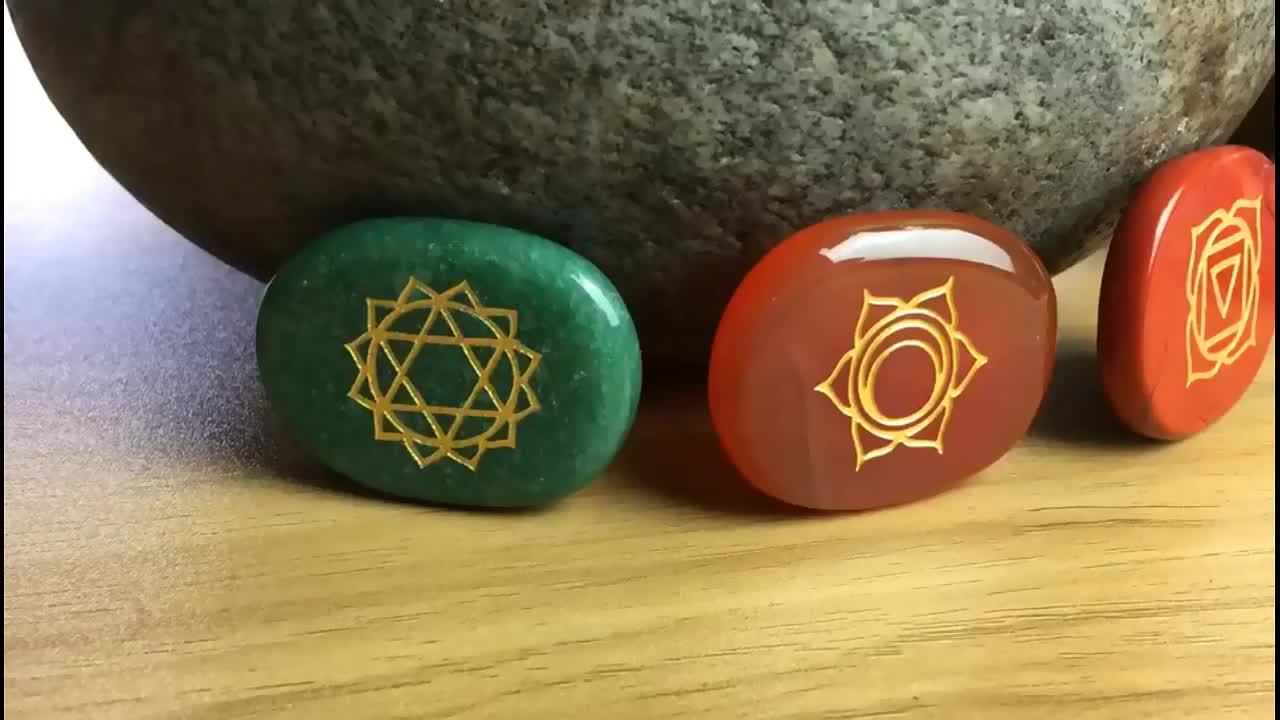 Ensemble de Pierres Lisses pour les 7 Chakras Reiki