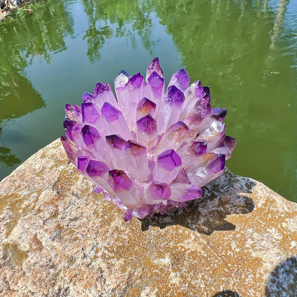 Grappes d'Améthyste Naturelle - Formations de Cristaux de Violet Foncé à Violet Lavande, Décoration Élégante pour Maison et Bureau, Décoration Spirituelle, Cadeau Parfait pour Noël, Halloween, Thanksgiving, Anniversaires - Pierre Naturelle Durable pour Pr