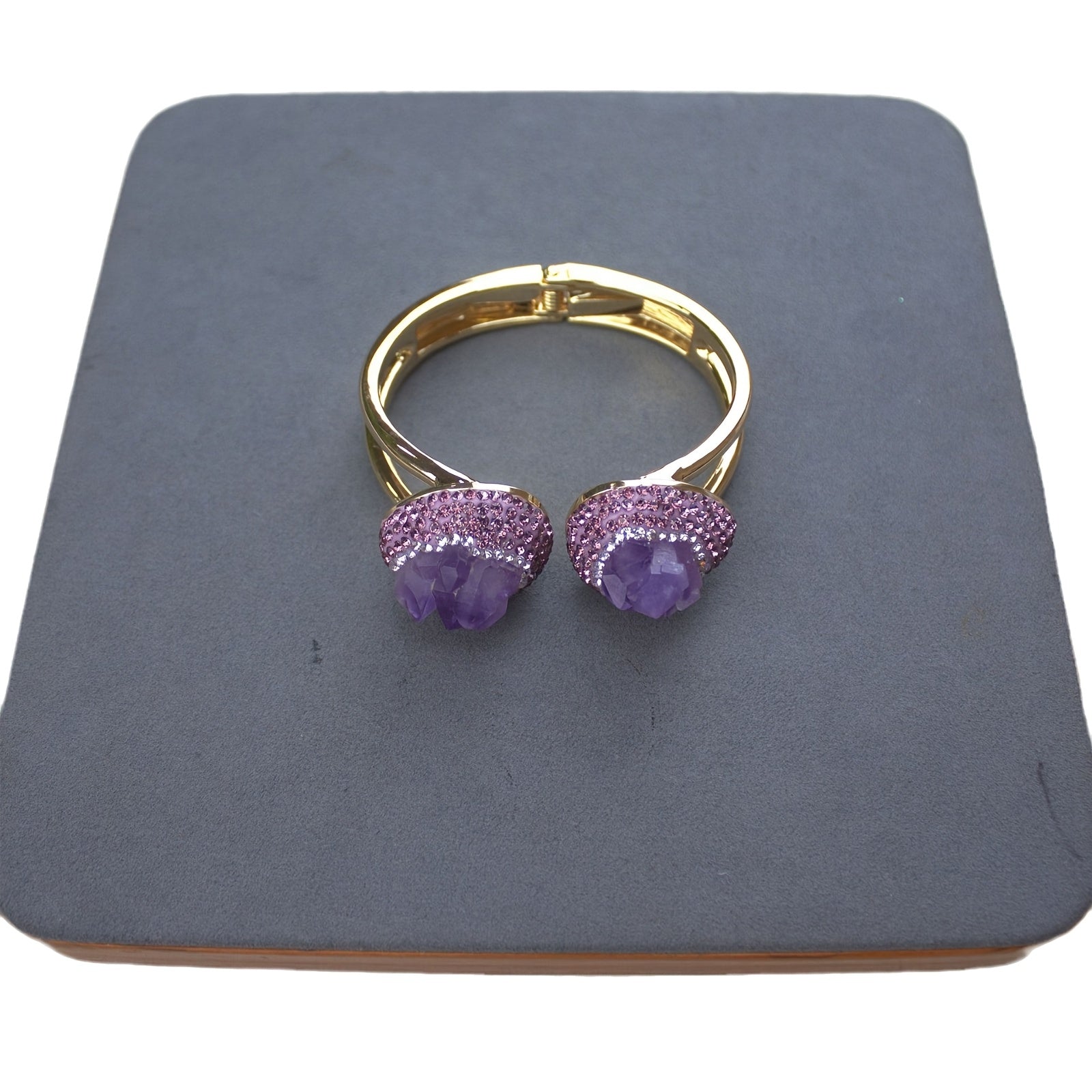 Bracelet en améthyste naturel pour femme - Bijou bohème vintage avec pierre brute violette-rose, élégant bracelet pour tous les jours et les soirées, bijou en pierre naturelle durable pour femme, accessoire de vacances, forme irrégulière, accessoire de ha