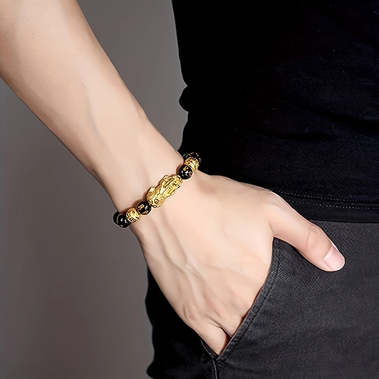 Ensemble de trois bracelets en perles Pixiu Feng Shui pour hommes, un talisman de chance pour les hommes, et un bracelet en perles orné de dragon naturel pour les femmes, conçu pour attirer la richesse et la prospérité.