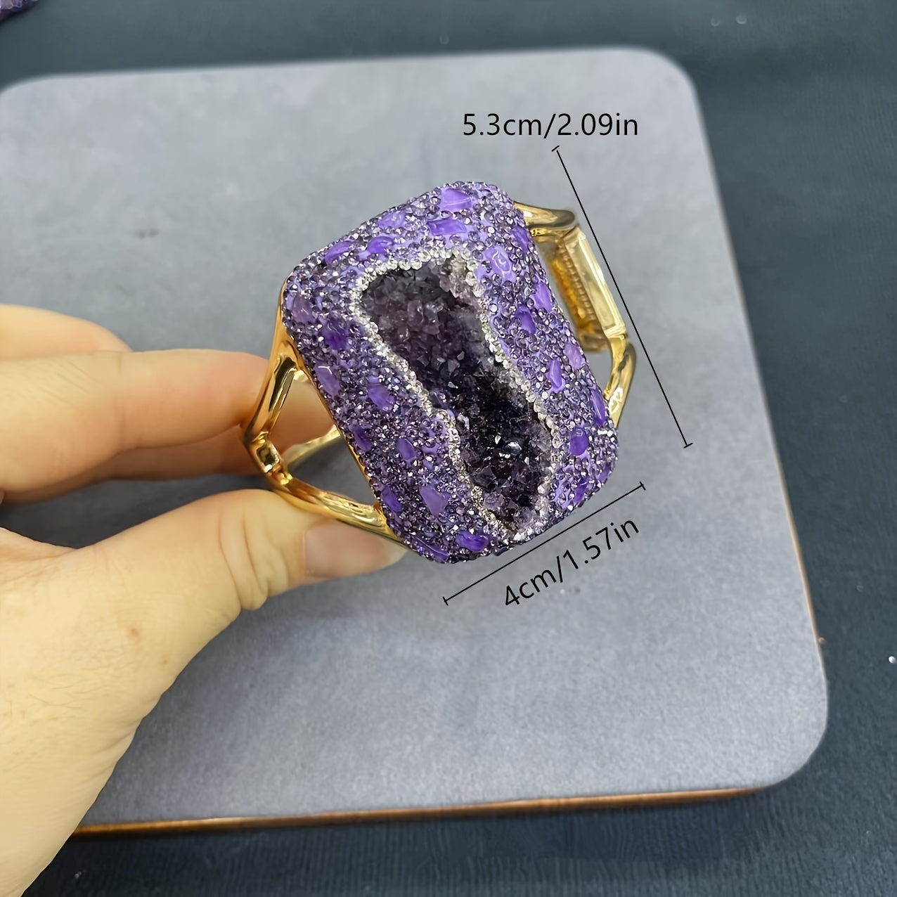 Bracelet élégant en améthyste brut de style bohème avec une charmante frange dorée - Bracelet en pierre brute tendance pour femmes, parfait pour un usage quotidien et des occasions spéciales